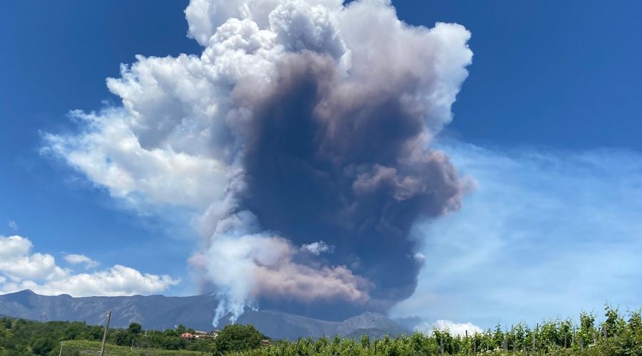 Nuova attività stromboliana dell’Etna VIDEO