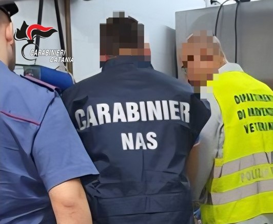 Carne arbitrariamente congelata, non tracciata e non sicura: denunciato ristoratore