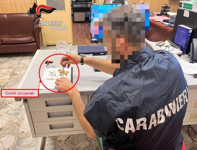 Traffico di gioielli rubati, controlli nei “compro oro”: tre persone denunciate per ricettazione. Sequestrati preziosi e contanti