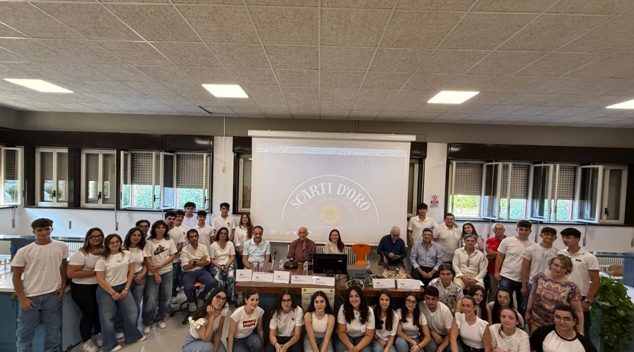 Giarre, innovazione e sostenibilità: al liceo “Leonardo” presentato il progetto “Scarti d’oro” VIDEO