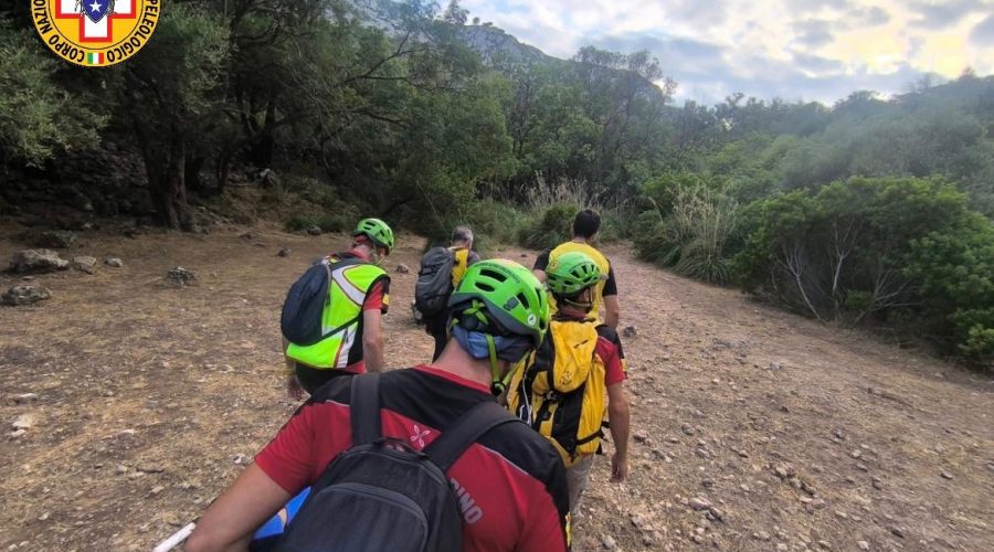 Scivola e si ferisce nei pressi dei laghetti di Cavagrande del Cassibile: soccorso 14enne di Santa Venerina