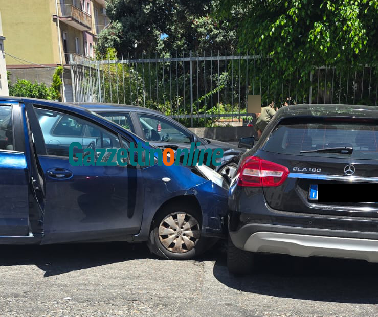 Giarre, incidente all’incrocio tra via Padre Ambrogio e via Ucciardello