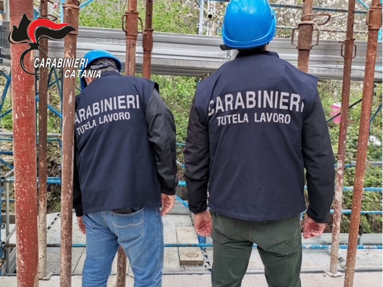 Controlli dei Carabinieri nei cantieri edili, a tutela dei lavoratori: due denunce