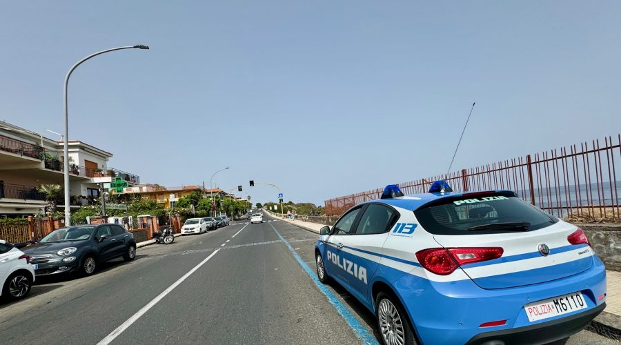 Ruba un’auto nel lungomare di Aci Castello, ladro individuato e arrestato
