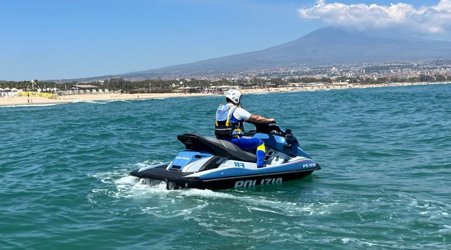 Avviato dalla polizia il controllo della fascia costiera con l’impiego delle “volanti del mare”