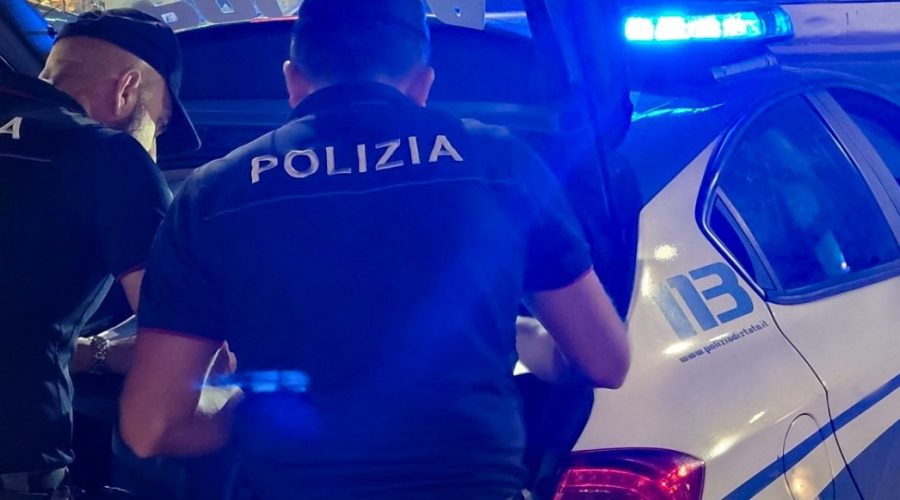 Ubriaco con passamontagna e coltello minaccia il cassiere di un bar, arrestato 35enne