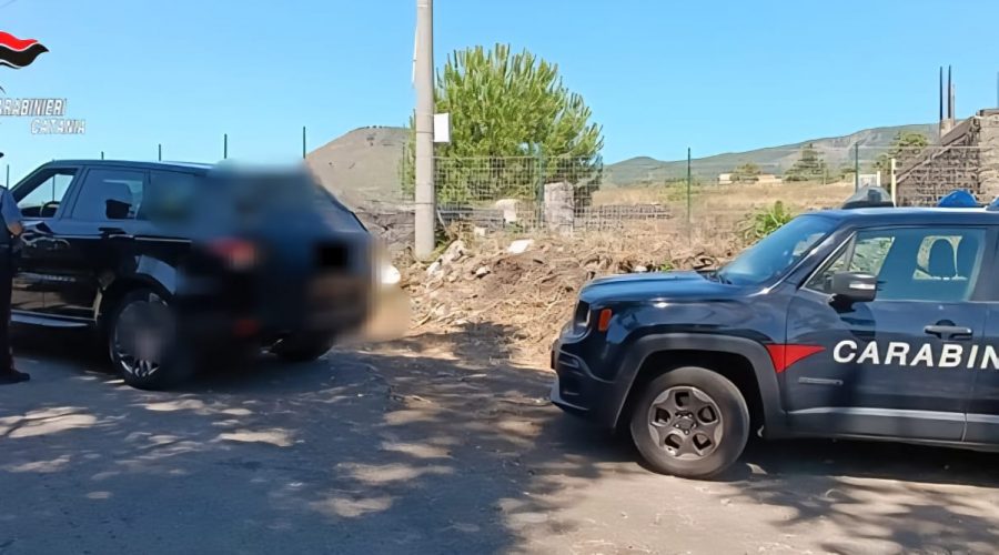 Randazzo, beccati a bordo di un’auto rubata: denunciati in due
