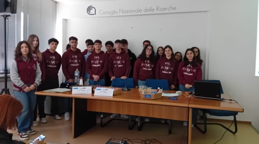Economia circolare attraverso il riciclo dei rifiuti: al liceo Leonardo di Giarre il progetto “Scarti d’oro”