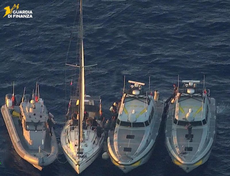 Maxi sequestro di droga della Finanza: due arresti. Recuperati 150 kg di droga VIDEO