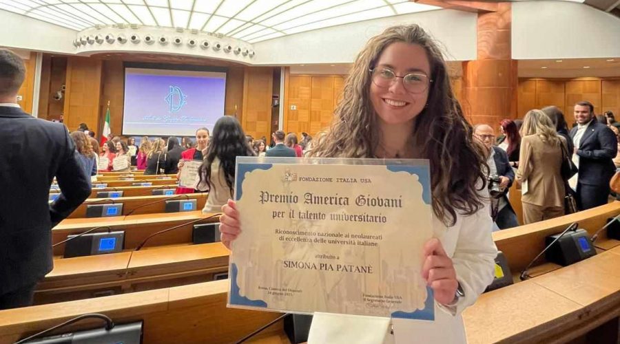 La giarrese Simona Patanè riceve il Premio America Giovani