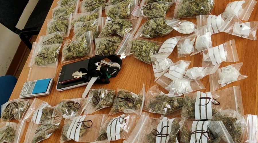 In giro con mezzo kg di droga in auto: arrestato VIDEO