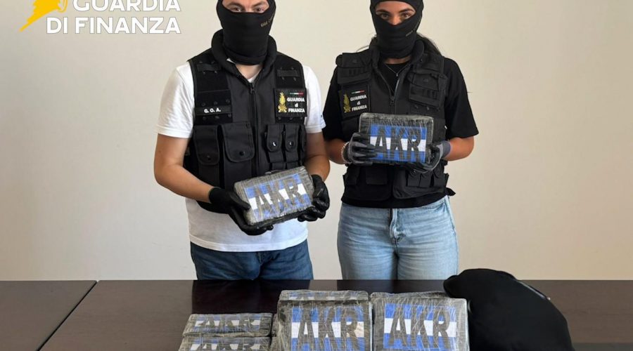Arrestato corriere della droga. Sequestrati 24 kg di cocaina che avrebbero fruttato oltre 5 milioni di euro