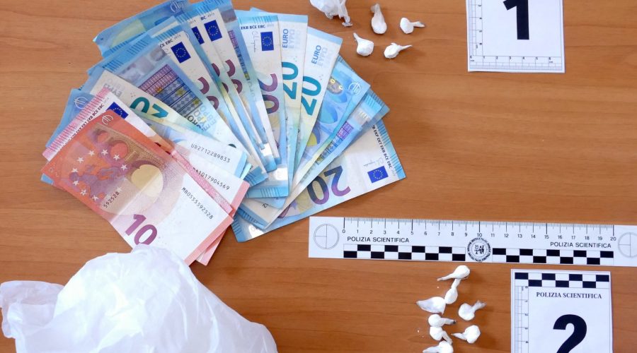 Acireale, beccato con la cocaina in tasca: arrestato pusher 70enne