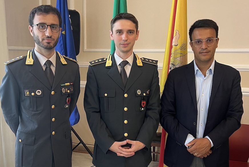 Guardia di Finanza Riposto, il sindaco Vasta riceve il capitano uscente Valerio Zuppello e il nuovo comandante Mattia Concas