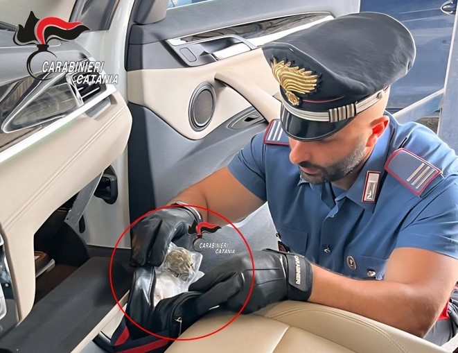 In auto con droga per “tutti i gusti”: arrestato 35enne