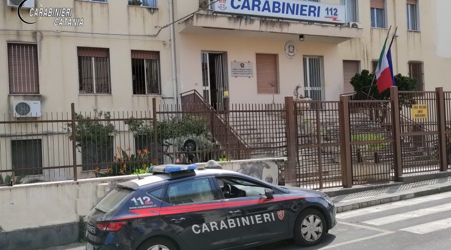 Giarre, un bazar della droga all’interno di un “appartamento segreto”: arrestato 23enne