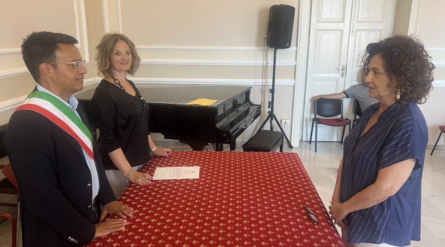 Riposto, completata la Giunta: nominata assessore Lucilla Auditore. L’assessore D’Urso si dimette da consigliere e in Consiglio subentrerà Cristian Previti
