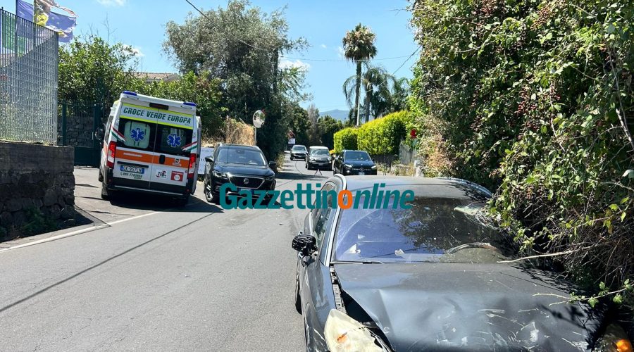 Giarre, scontro tra due auto in via Ungaretti