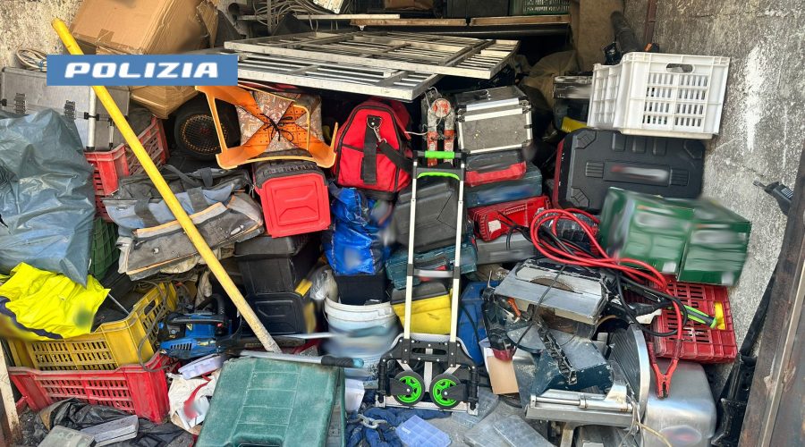 Trasforma il garage in un deposito di droga e di utensili rubati: 51enne arrestato