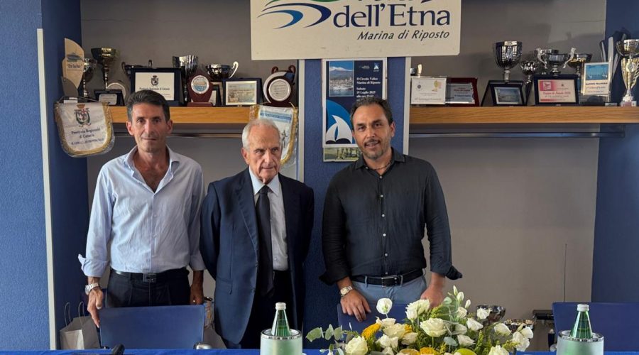 Il porto turistico Marina di Riposto intitola il circolo velico al notaio Filippo Patti. “Il diritto il suo timone, l’arte il suo vento”