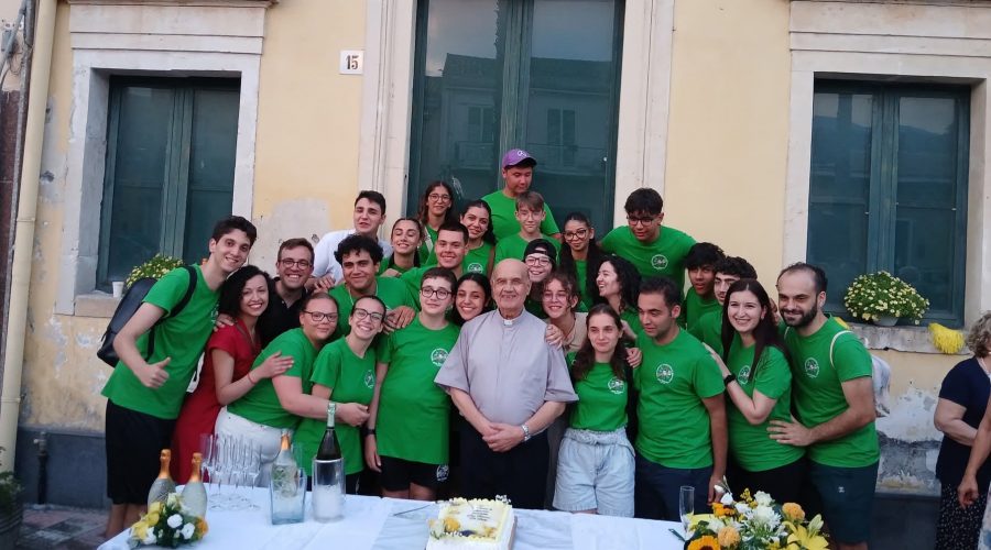 Mascali, festeggiati i 50 anni di ordinazione sacerdotale di Padre Rosario Di Bella