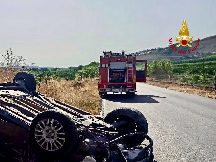 Auto si ribalta sulla SS 385: intervento dei Vvf e dell’elisoccorso