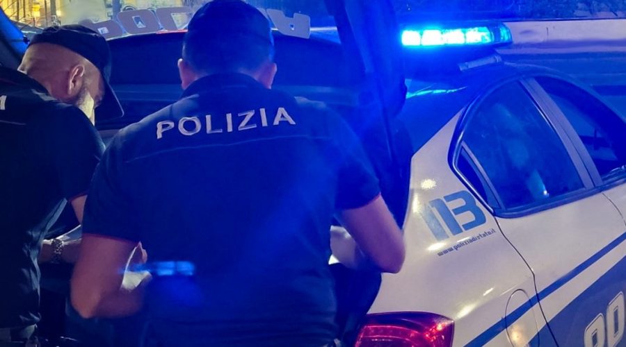 Spacca il finestrino di un’auto parcheggiata per rubare una valigia: arrestato 36enne