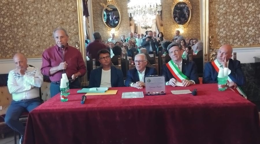 Giarre, con una solenne cerimonia conferita la cittadinanza onoraria al senatore Pippo Pagano
