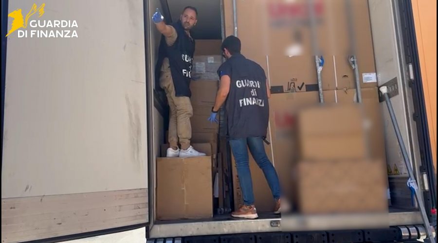 Scoperto e sequestrato un carico di 45.000 litri di gasolio: 3 denunciati per contrabbando di prodotti petroliferi e ricettazione
