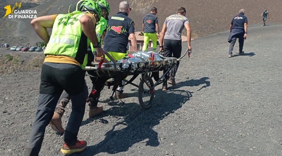Etna, soccorsi due turisti colti da malore