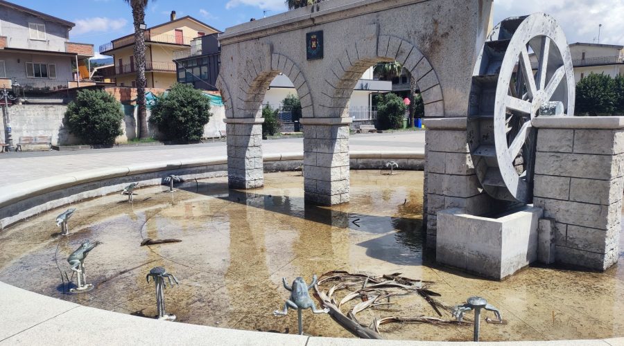 Francavilla, cittadini ripuliscono piazza Saverio D’Aquino