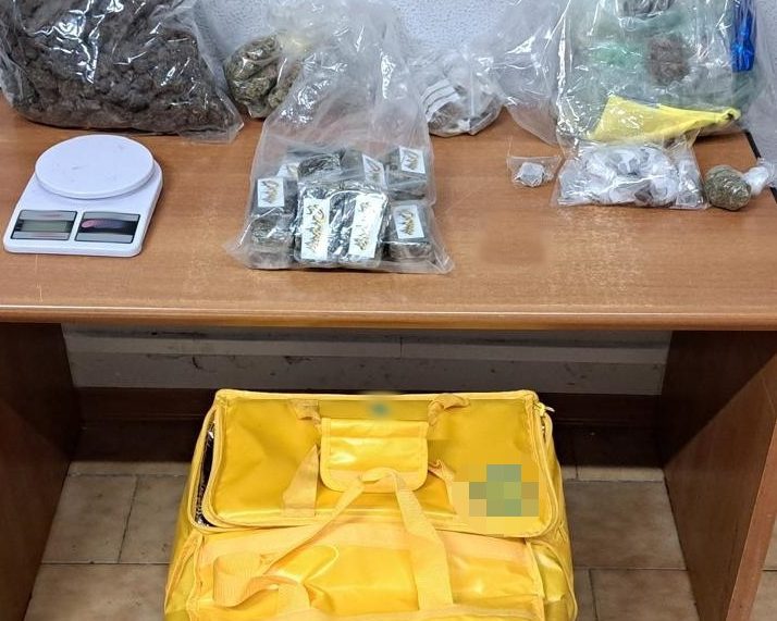 Beccato con oltre 3 kg di droga: arrestato rider “stupefacente”