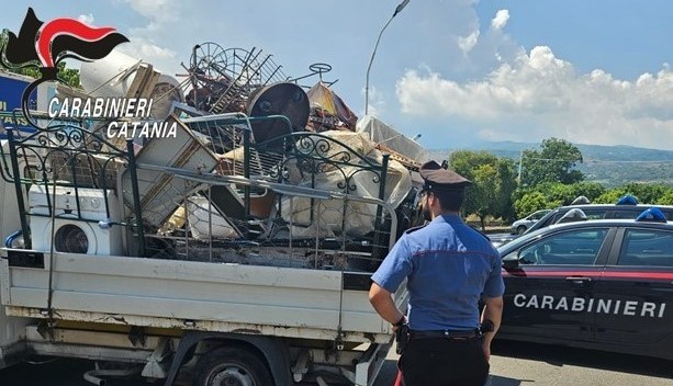 Fiumefreddo di Sicilia, contrasto ai reati ambientali: beccato con 1.400 kg di materiale da “smaltire”. Denunciato 38enne