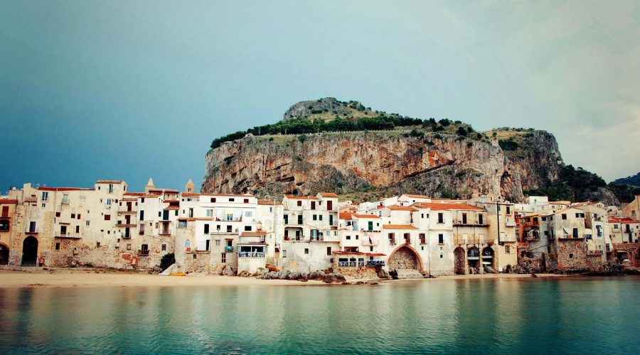 “Cefalù, suggestivo angolo di paradiso”, omaggio poetico alla cittadina di Cefalù