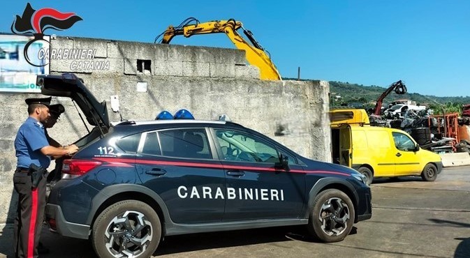 Mascali, autodemolizione adibita a “discarica abusiva”: denunciati in quattro