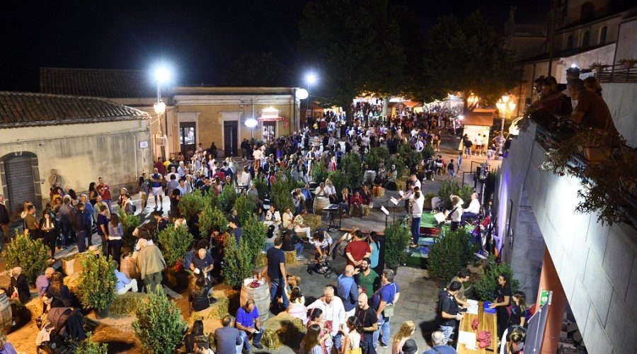 Etna, domani al via la 45° edizione di ViniMilo. Degustazioni, masterclass, cene a tema e la festa di piazza