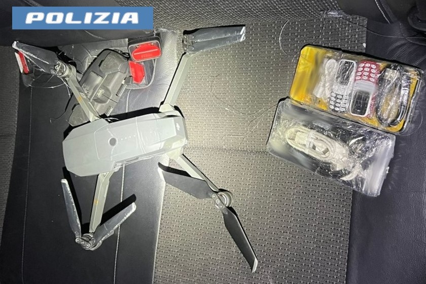 Con un drone tentano di introdurre dei cellulari in carcere: denunciati tre giovani