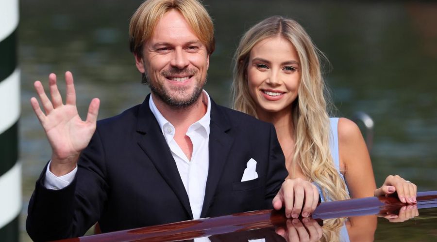 Christopher Aleo e Simona Jakstaite, eleganza internazionale alla Mostra di Venezia