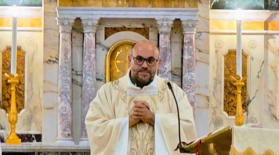 Mascali: la comunità religiosa accoglie padre Giovanni Marino, nuovo parroco della chiesa Madre VIDEO