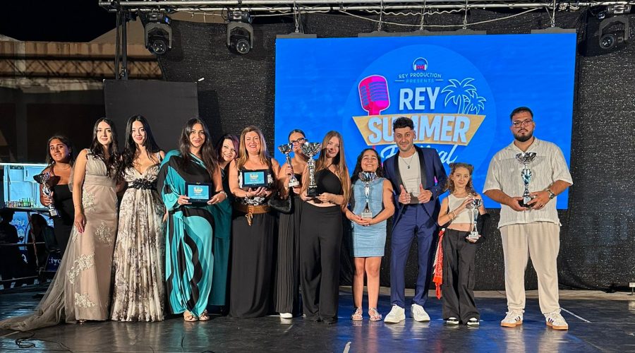 Una folla entusiasta ha partecipato a Torre Archirafi alla quarta edizione del Rey Summer festival