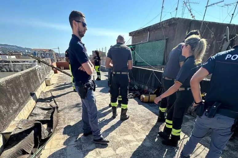 Minaccia suicidio: salvata dagli agenti della Polizia, soccorso figlio 3 anni