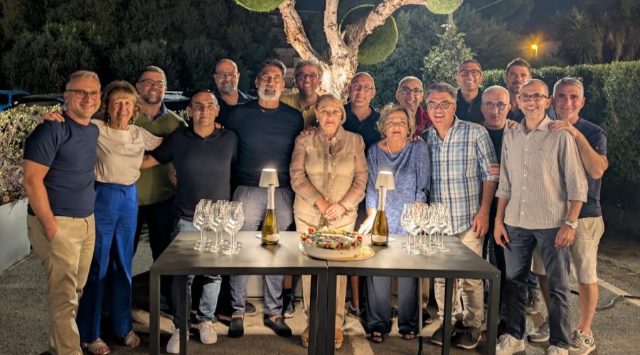 Dopo 30 anni la 3B Informatica dell’ITIS Fermi di Giarre si ritrova: una serata tra ricordi ed emozioni
