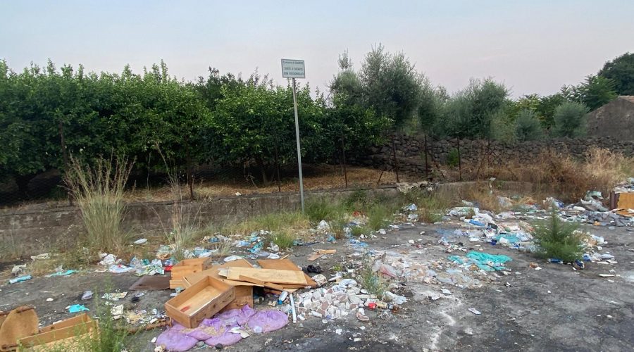 Giarre, microdiscariche fuori controllo: bonifiche a singhiozzo e annunci non bastano più