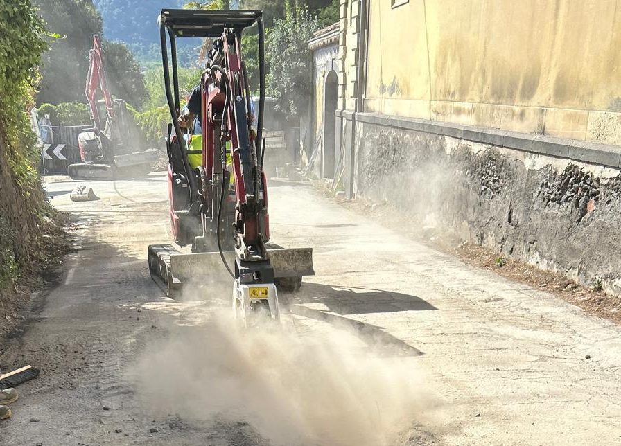 Giarre, lavori al metanodotto in via delle Acacie: da oggi cantieri solo di notte per ridurre i disagi