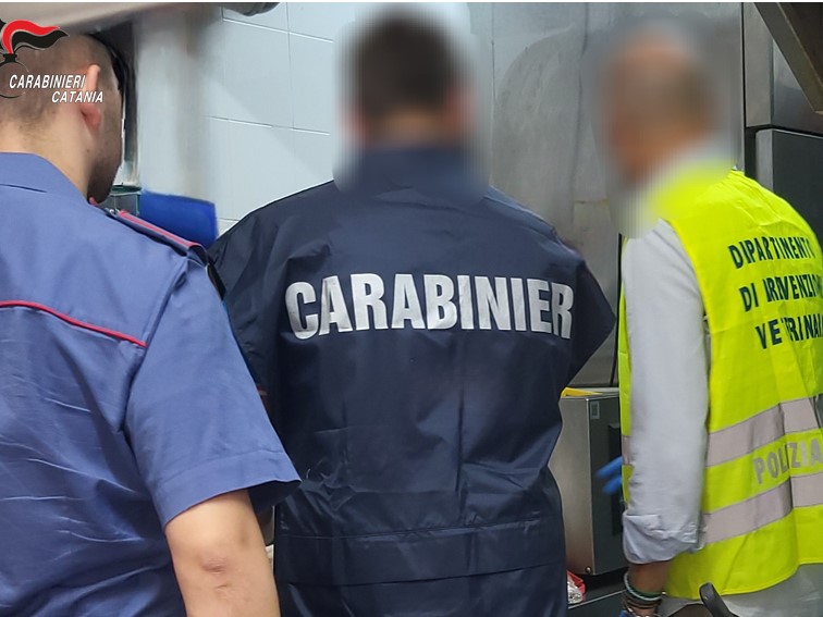 Controlli nelle attività di ristorazione ad Aci S. Antonio: diverse sanzioni