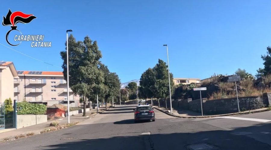 Minaccia di uccidere il fratello alla presenza dei Carabinieri: arrestato 35enne