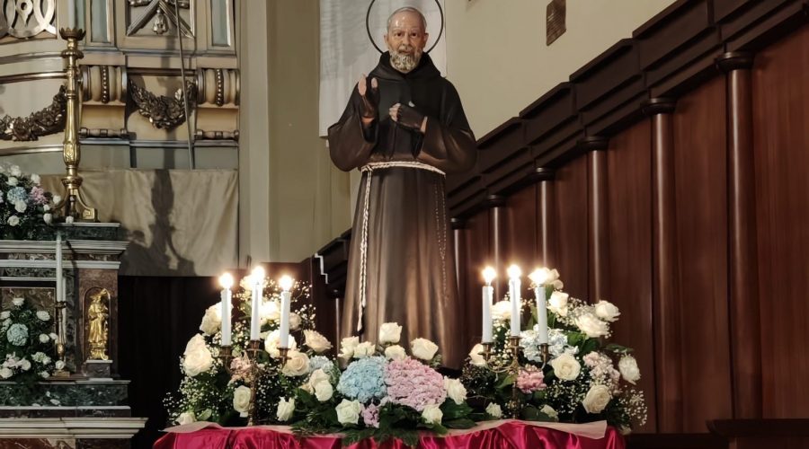 Giarre, festa di fedeli per celebrare San Pio