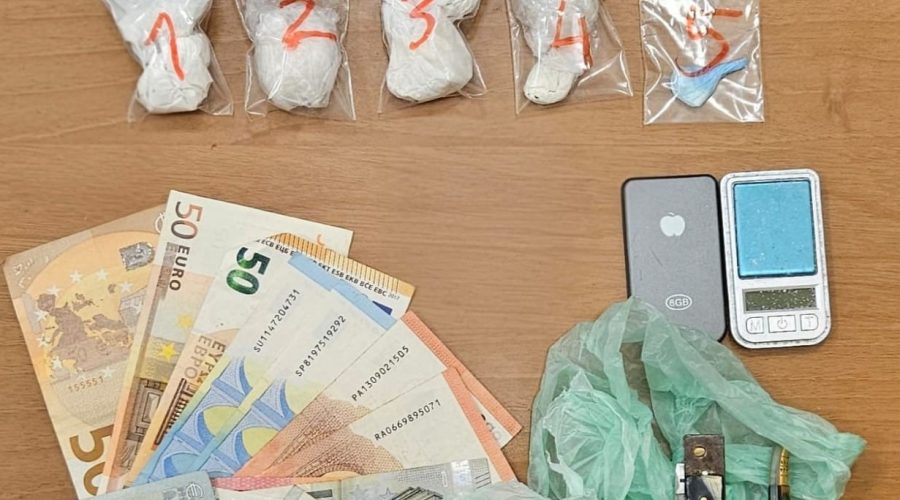 A passeggio ad Acireale con la droga: arrestato 38enne di Fiumefreddo