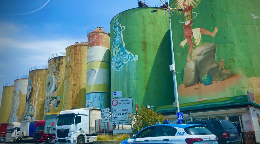 Depredavano i tir in sosta al porto: denunciati in tre