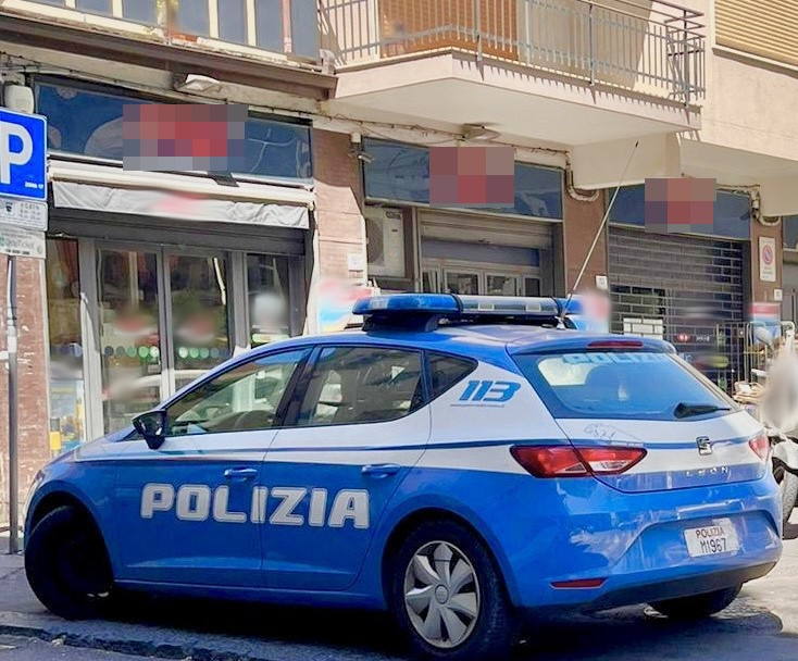 Beccato a rubare al supermercato aggredisce vigilante e poliziotti: arrestato